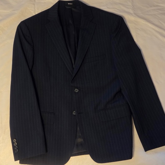 NWOT DKNY Men’s 3pc Suit Navy Pinstripe 100% Wool, 40 short, 33 waist - Picture 6 of 9
